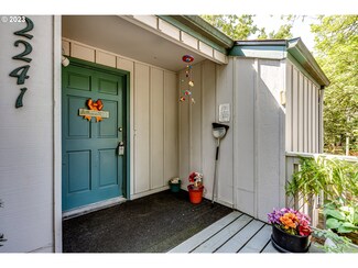 2241 Hawkins Ln, Eugene, OR 97405