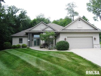 37 Chippiannock Place, Rock Island, IL 61201