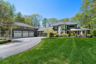 8 Wingate Ct, Stratham, NH 03885
