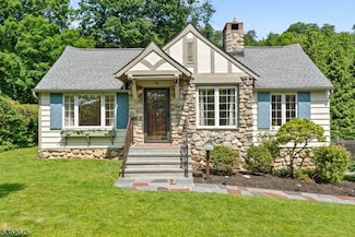 28 Oakwood Trail, Sparta, NJ 07871