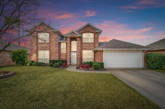2713 Crystal Glenn Cir, Hurst, TX 76054