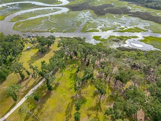 22 Carriage Dr, Saint Simons Island, GA 31522