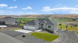73303 E Grand Bluff Loop, Kennewick, WA 99338