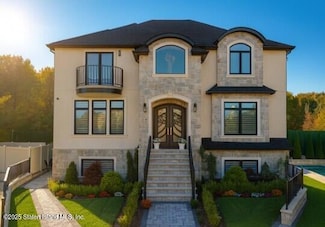 35 Savona Ct, Staten Island, NY 10309