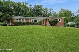 68 Iler Dr, Middletown, NJ 07748