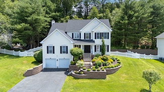 81 Salem Rd, Trumbull, CT 06611