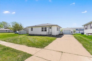 4019 Matthew Dr, Cedar Falls, IA 50613