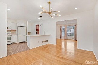 63 S Cliff Rd, Colonia, NJ 07067