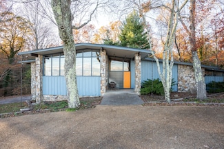 1105 E Brow Rd, Signal Mountain, TN 37377