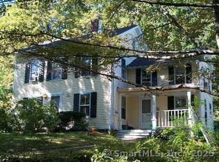 21 Dayton St, Sandy Hook, CT 06482