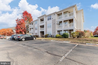 8091 Lacy Dr Unit 201, Manassas, VA 20109