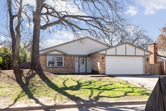 5804 Trail Crest Dr, Arlington, TX 76017