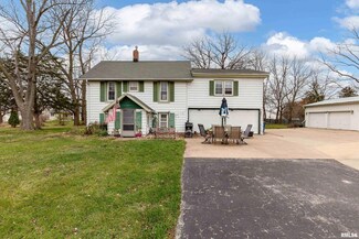 1040 17th St, Silvis, IL 61282