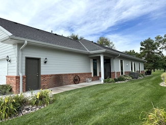 514 S Woodland Dr, Grand Island, NE 68801