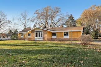 2904 Chancery Ln, Waukesha, WI 53188