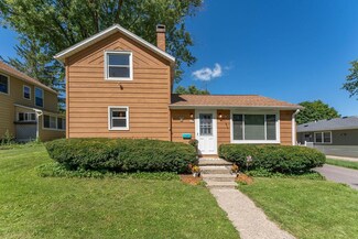 643 11th St, Baraboo, WI 53913