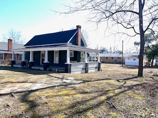 509 Champlain St, Hamlet, NC 28345