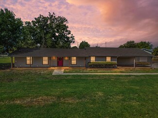 801 Oak Lane Dr, Joshua, TX 76058