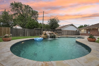8423 Sharpview Dr, Houston, TX 77036