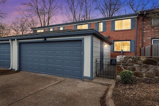 963 Silversprings Ln, Ballwin, MO 63021