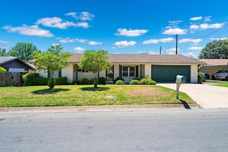 1905 Singing Wind Dr, Kerrville, TX 78028
