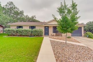 101 Howard Wallace, Devine, TX 78016