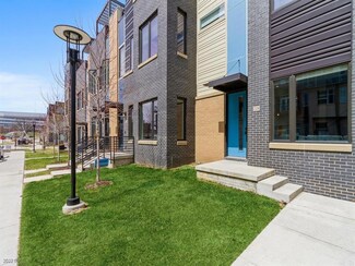 228 E Center St, Des Moines, IA 50309