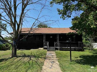 1215 N Juliette Ave, Manhattan, KS 66502