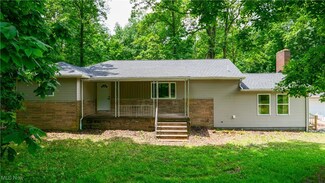 4869 Phillips Rice Rd, Cortland, OH 44410