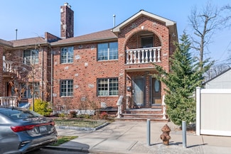 29-04 167th St, Flushing, NY 11358