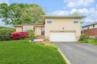 95 Nassau Ave, Plainview, NY 11803