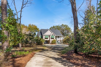 601 Foredeck Ln, Edisto Island, SC 29438