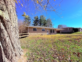 702 S Main St, Versailles, IN 47042