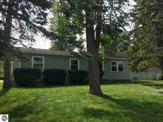 504 Lake St, Elk Rapids, MI 49629