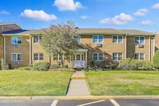 40 Manchester Ct Unit E, Freehold, NJ 07728