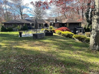 3 Pewter Place, Dix Hills, NY 11746