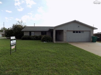 988 Victoria Dr, Burkburnett, TX 76354