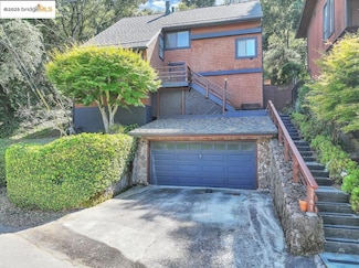 7141 Homewood Dr, Oakland, CA 94611