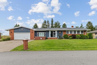 31 Briarwood Dr, Wheeling, WV 26003