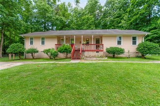 3222 Pine Brook Ln, Greensboro, NC 27406