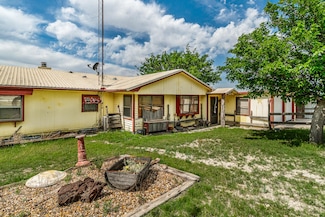 111 W Lobo Dr, Silverton, TX 79257