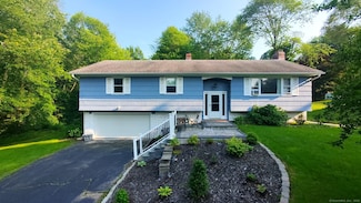 15 Brookhedge Rd, Trumbull, CT 06611