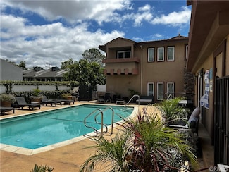 5241 Colodny Dr Unit 201, Agoura Hills, CA 91301