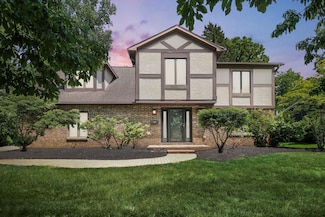 4558 Crompton Dr, Columbus, OH 43220