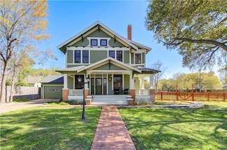 906 Grimes St, Navasota, TX 77868