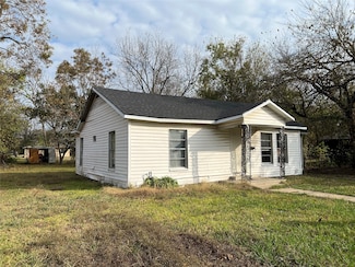 457 E James St, Wills Point, TX 75169