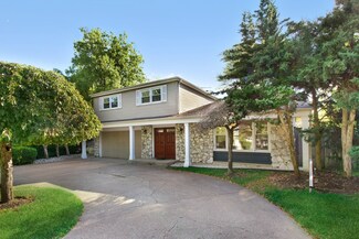 4031 Crestwood Dr, Northbrook, IL 60062