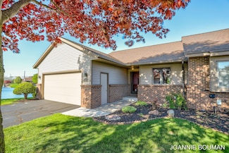 9066 Lakeview Ct, Zeeland, MI 49464