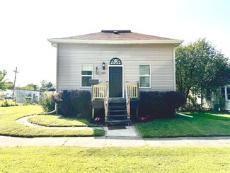 1417 Nebraska St, Muscatine, IA 52761