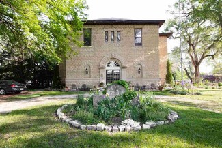 111 W 6th St, Florence, KS 66851